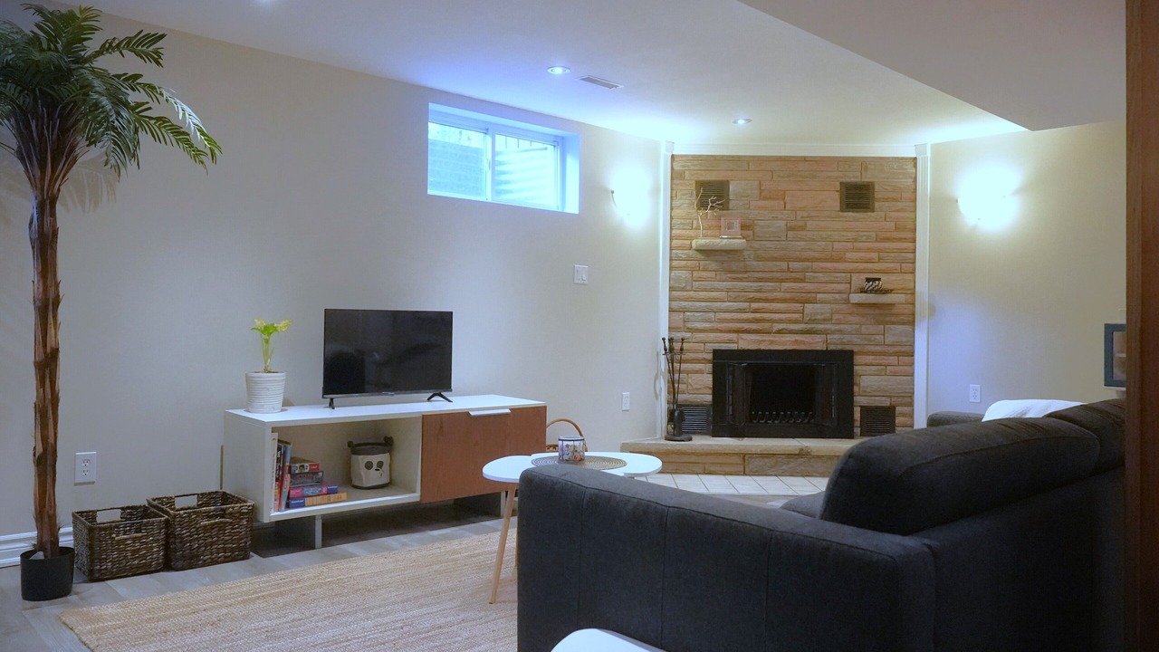Photo of Livingroom in Clarkson-Lorne Park