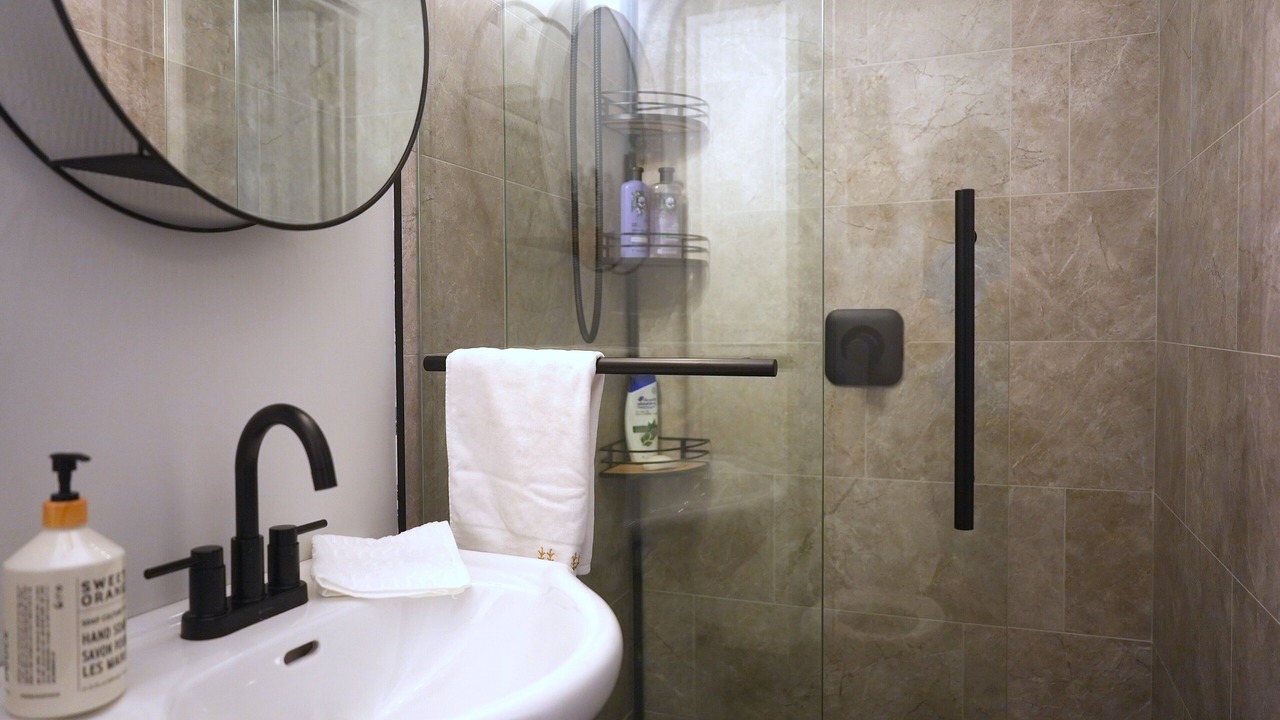 Photo of Bathroom in Clarkson-Lorne Park