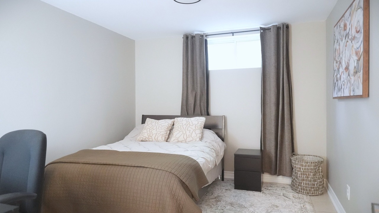 Photo of Bedroom in Clarkson-Lorne Park