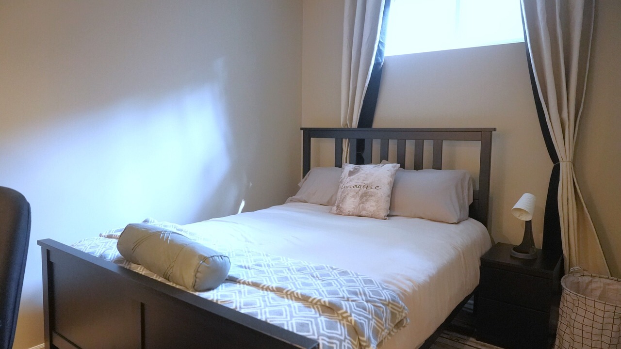 Photo of Bedroom in Clarkson-Lorne Park