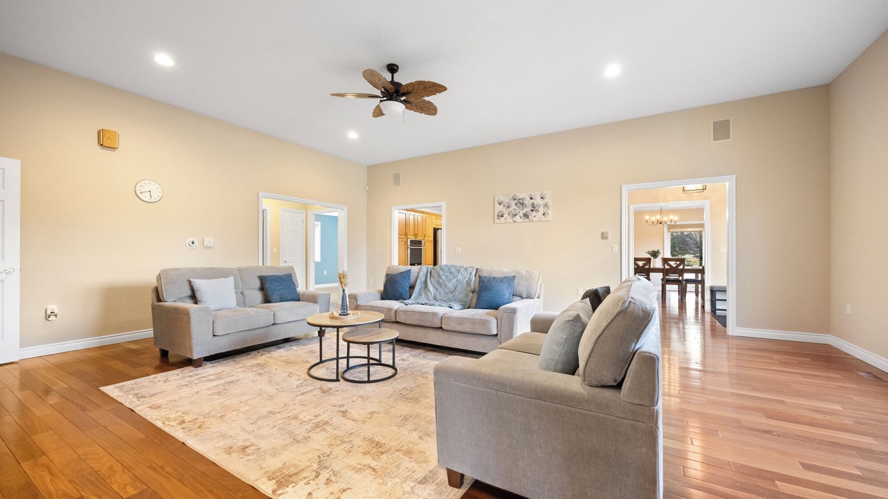 Photo of Livingroom in County of Brant