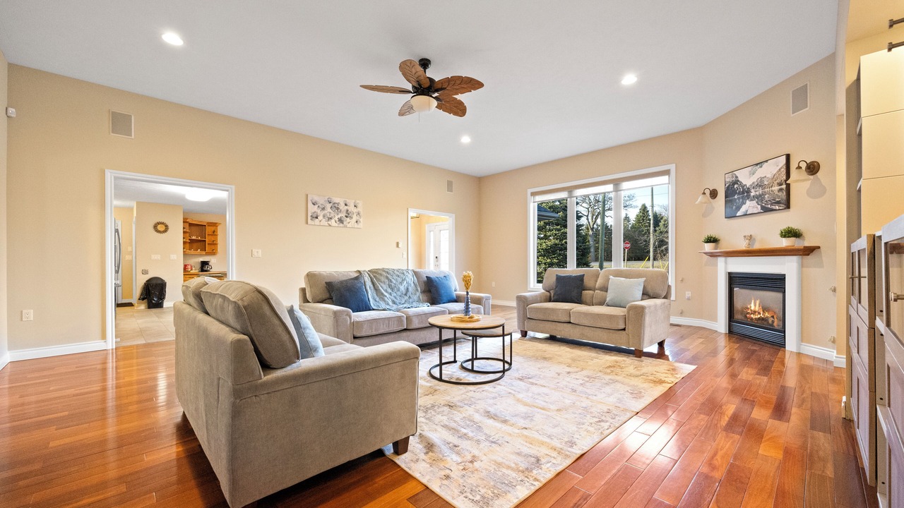 Photo of Livingroom in County of Brant