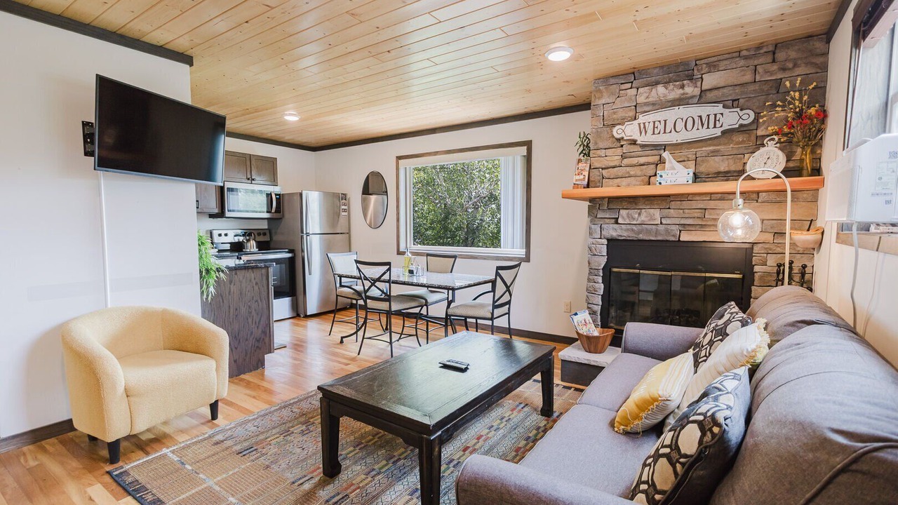 Photo of Livingroom in Two Harbors