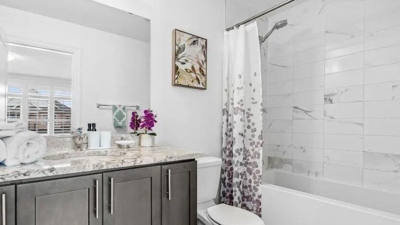 Photo of Bathroom in York Regional Municipality