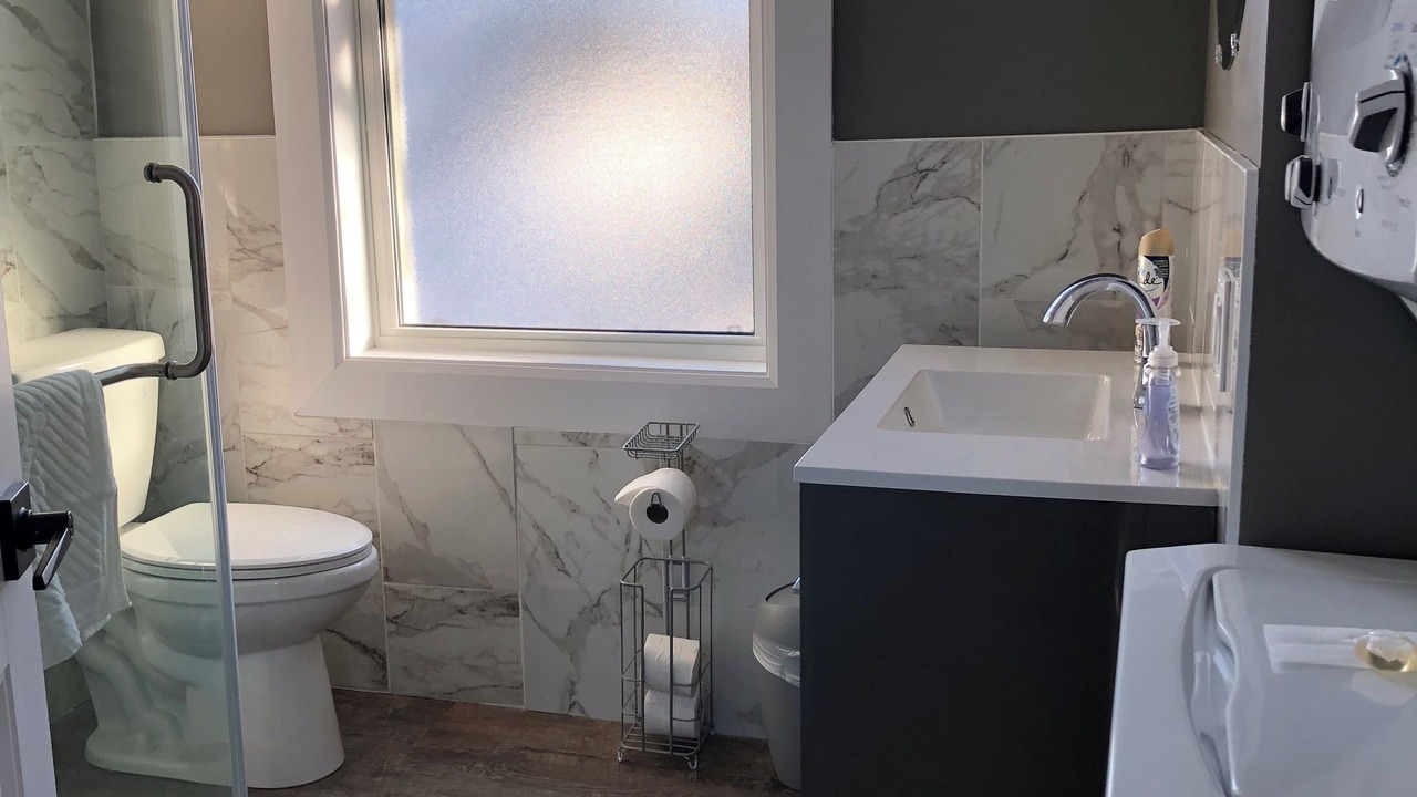 Photo of Bathroom in Inner Harbour