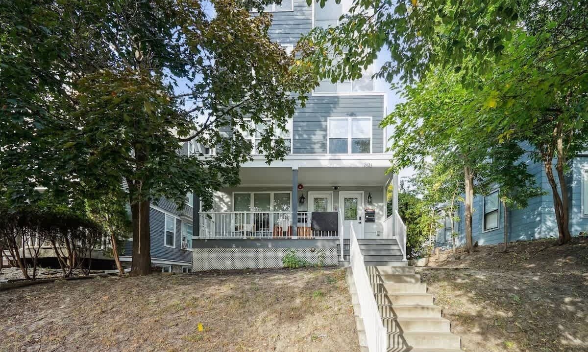 Photo of Outdoor in Lowry Hill East