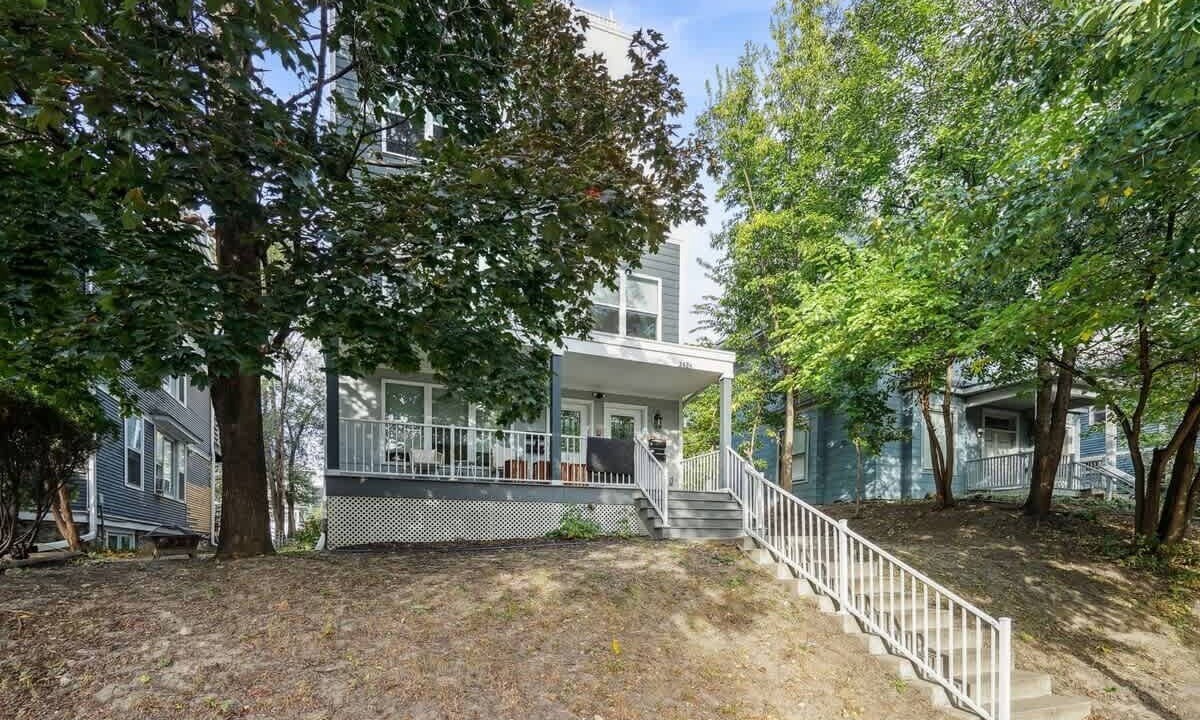 Photo of Outdoor in Lowry Hill East