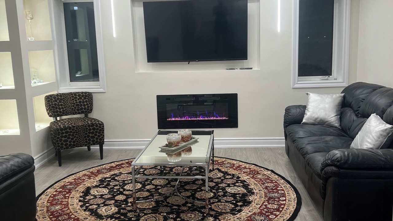 Photo of Livingroom in East Gwillimbury