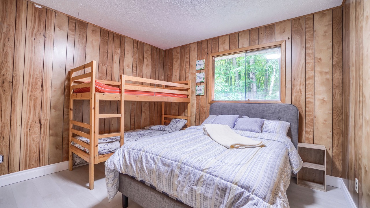 Photo of Bedroom in Coboconk