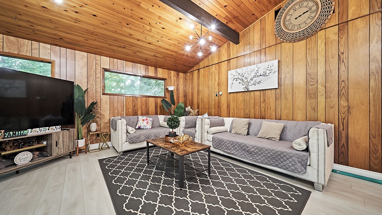Photo of Livingroom in Coboconk