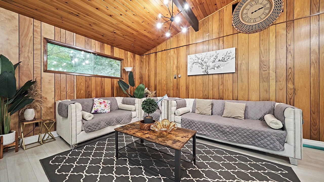 Photo of Livingroom in Coboconk