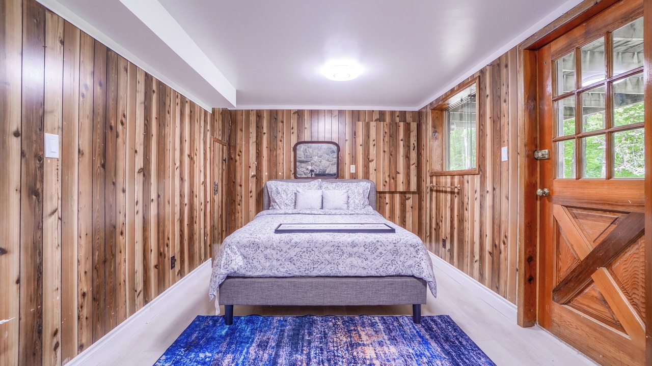 Photo of Bedroom in Coboconk