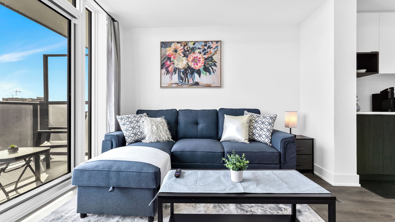 Photo of Livingroom in Mississauga Valleys