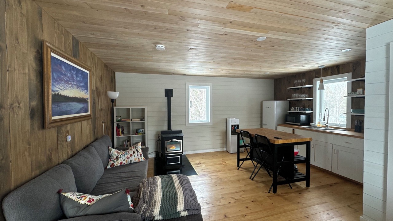Photo of Livingroom in Addington Highlands