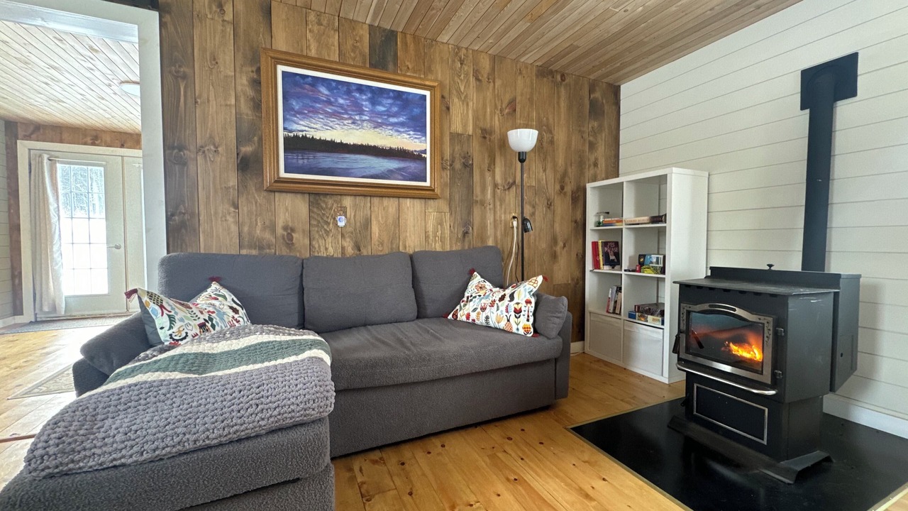 Photo of Livingroom in Addington Highlands