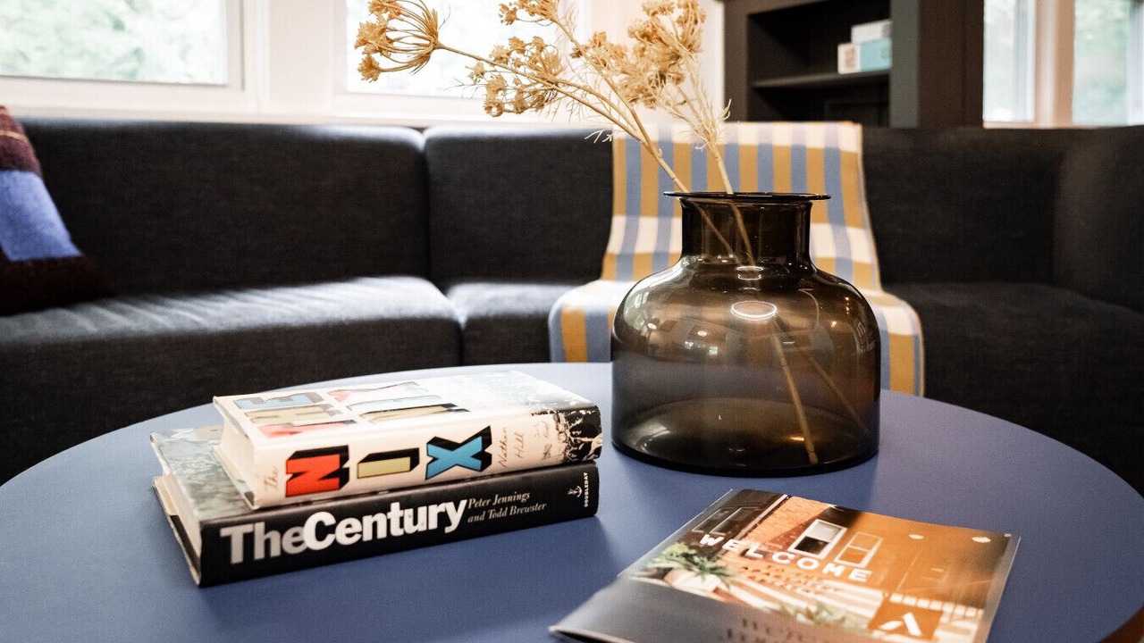 Photo of Livingroom in Summit - University
