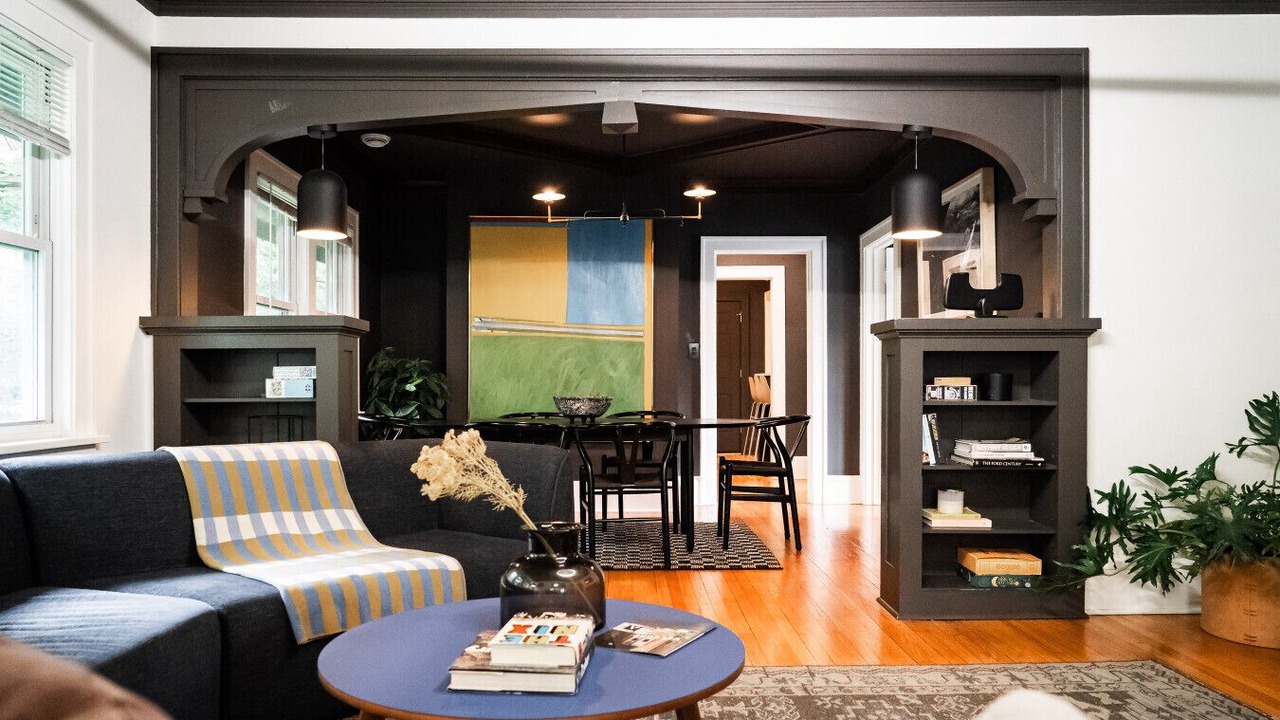 Photo of Livingroom in Summit - University