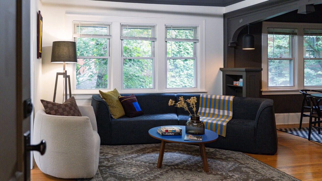 Photo of Livingroom in Summit - University