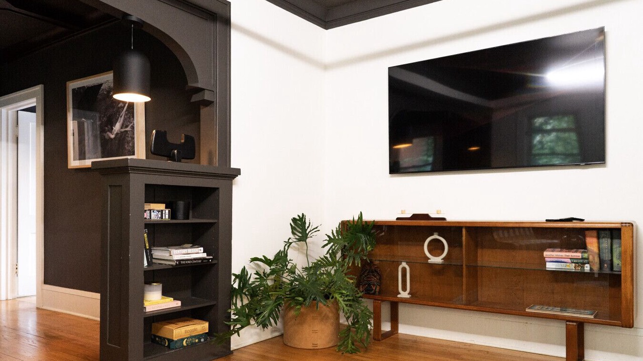 Photo of Livingroom in Summit - University
