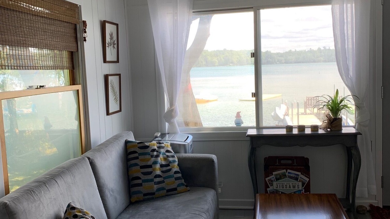 Photo of Livingroom in Leeds and the Thousand Islands