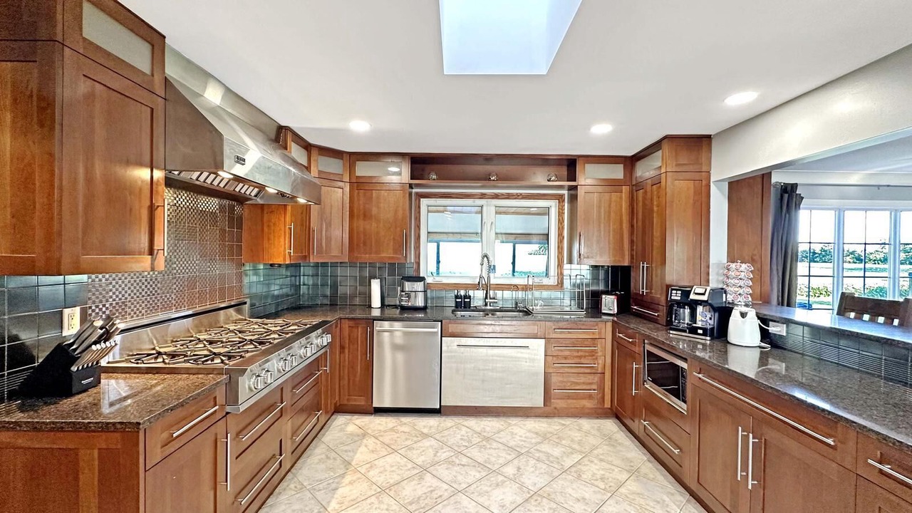 Photo of Kitchen in Lakeshore