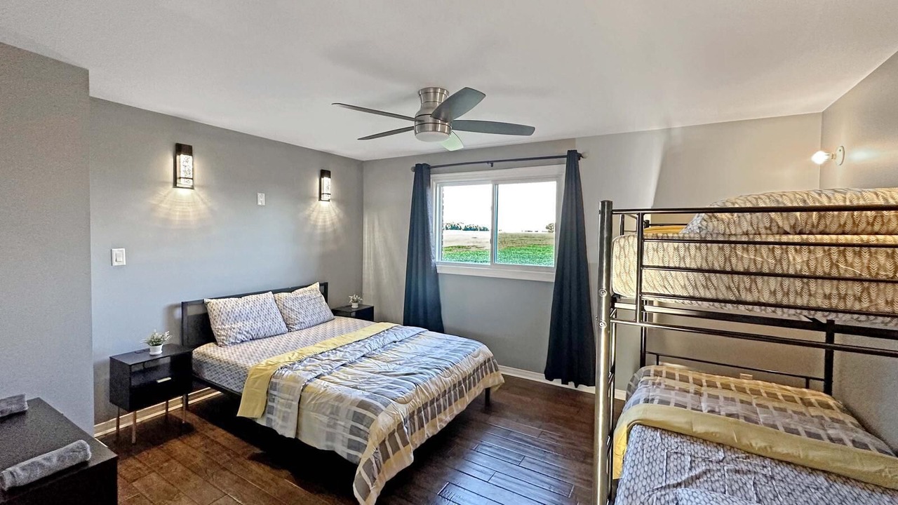 Photo of Bedroom in Lakeshore