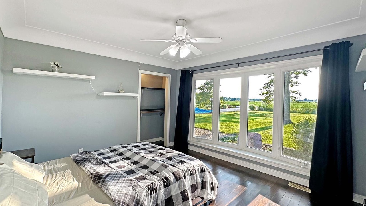 Photo of Bedroom in Lakeshore