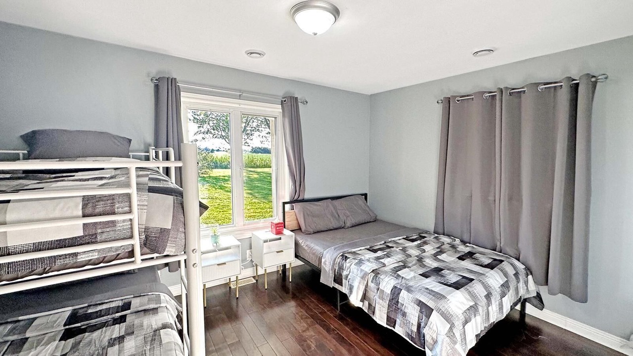 Photo of Bedroom in Lakeshore