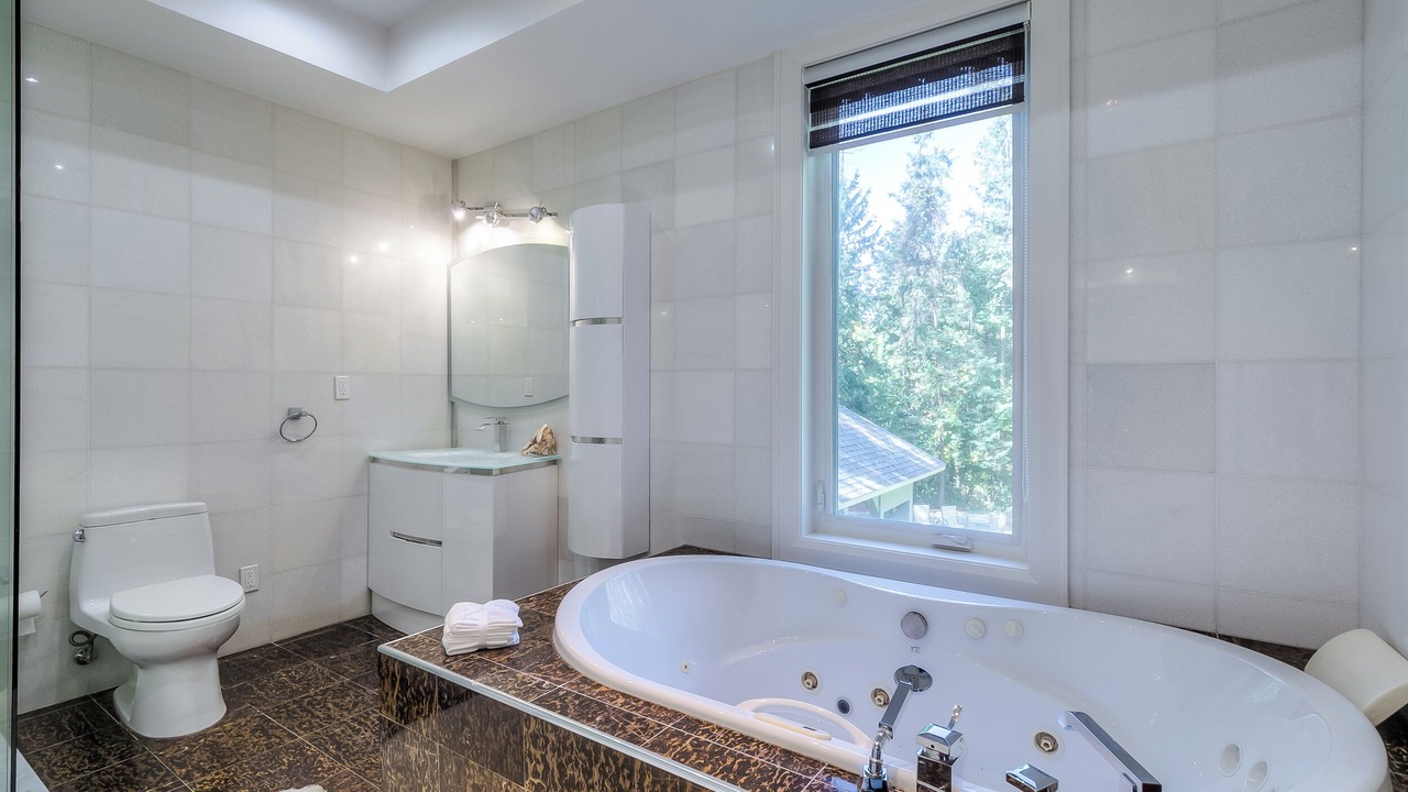 Photo of Bathroom in King City