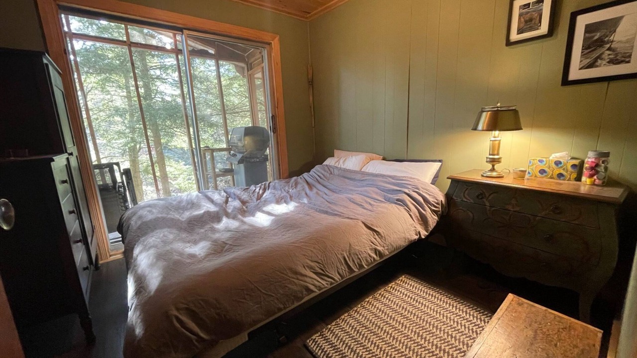 Photo of Bedroom in Actinolite