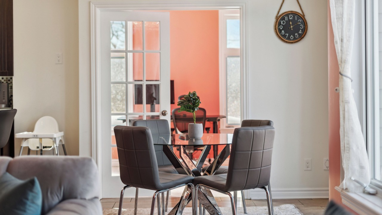 Photo of Livingroom in Ottawa Division