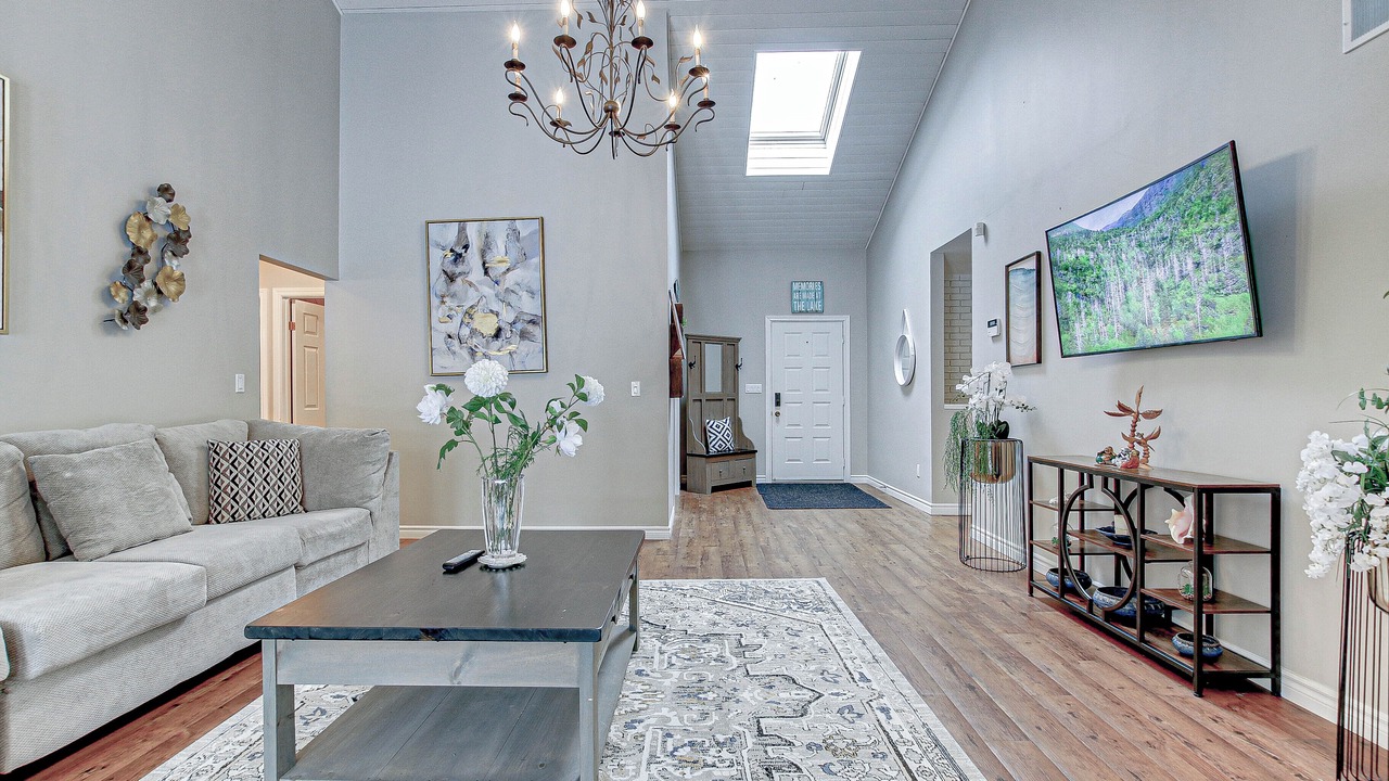 Photo of Livingroom in Grand Bend