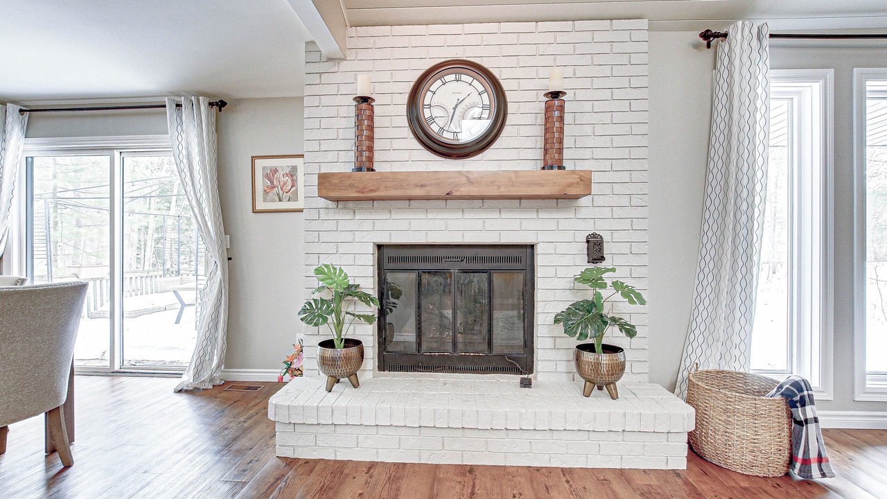 Photo of Livingroom in Grand Bend