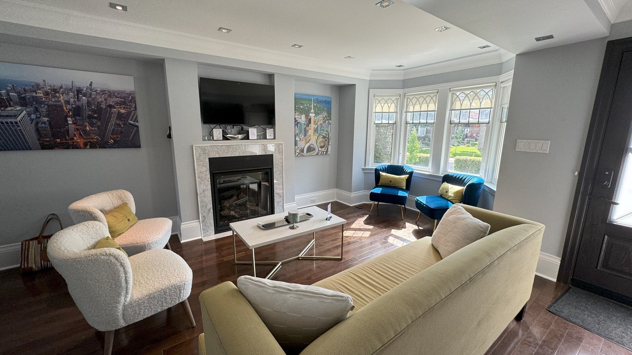 Photo of Livingroom in East York