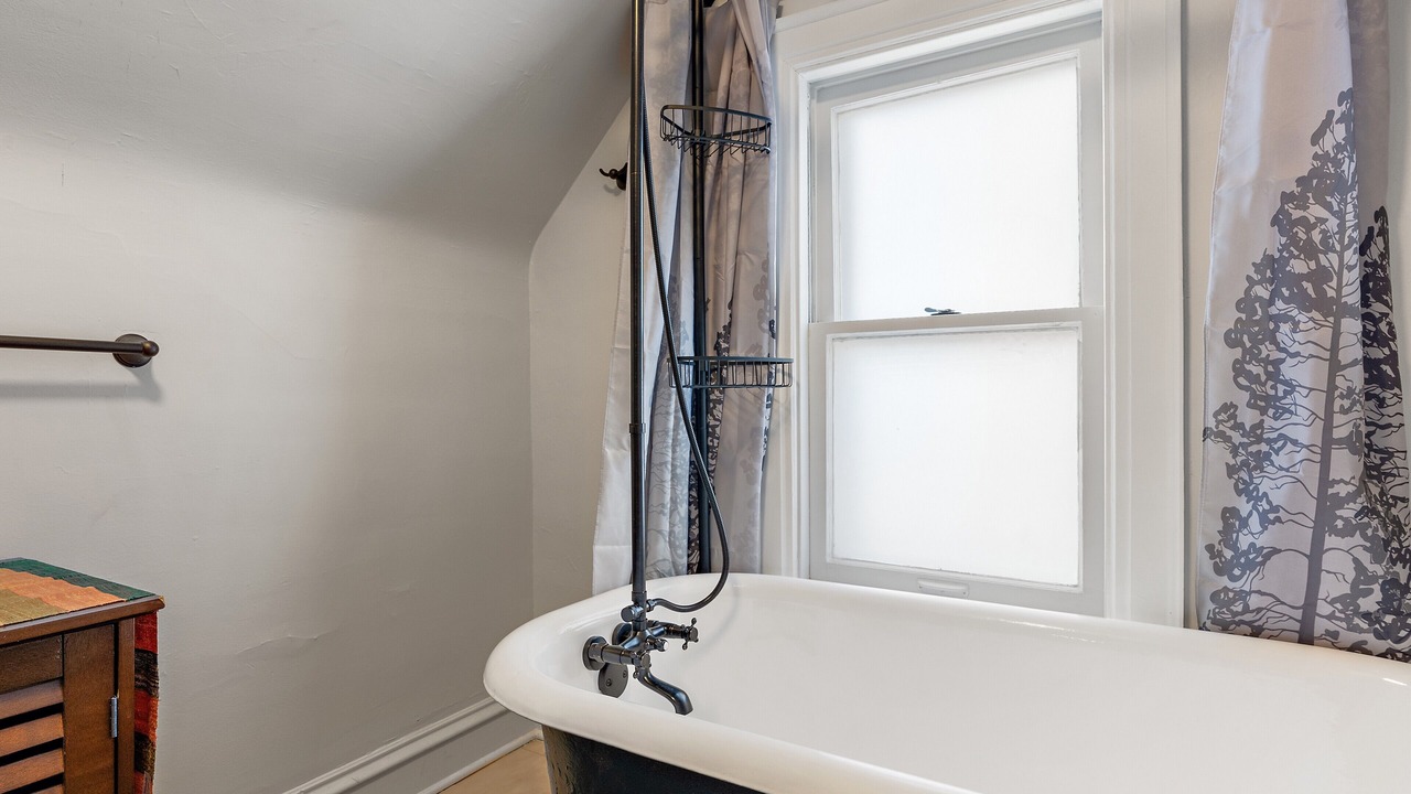 Photo of Bathroom in Audubon Park