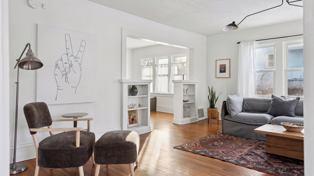 Photo of Livingroom in Linden Hills