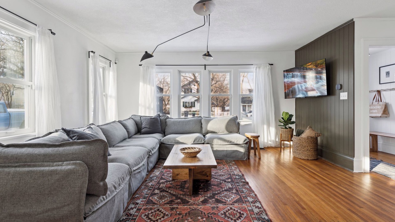 Photo of Livingroom in Linden Hills