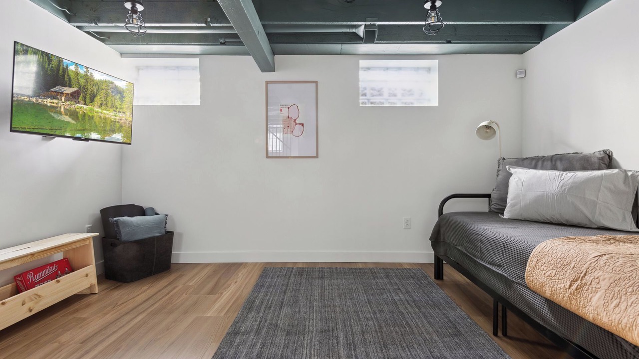 Photo of Bedroom in Linden Hills