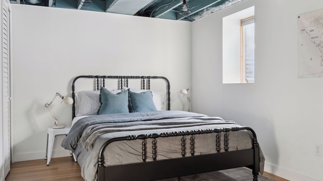 Photo of Bedroom in Linden Hills