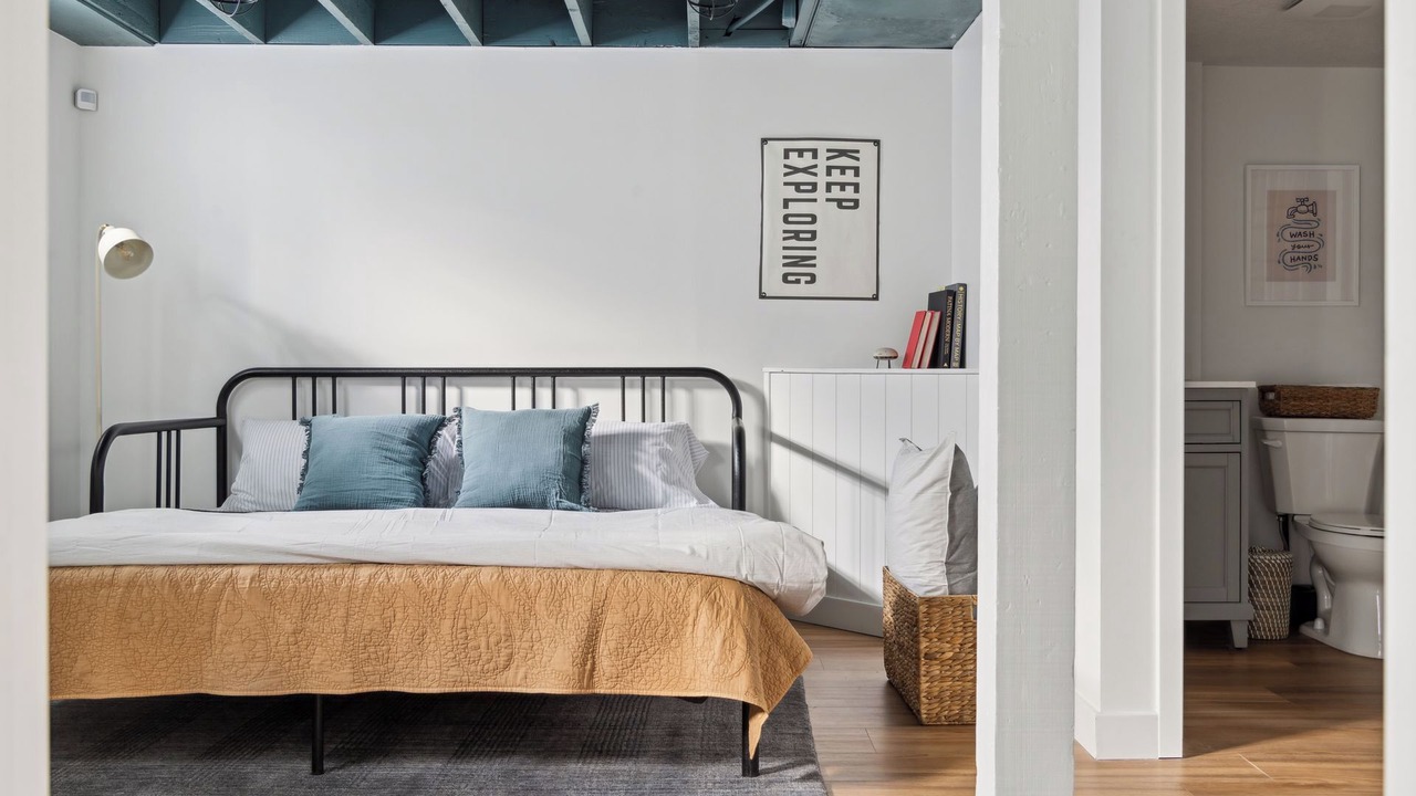 Photo of Bedroom in Linden Hills