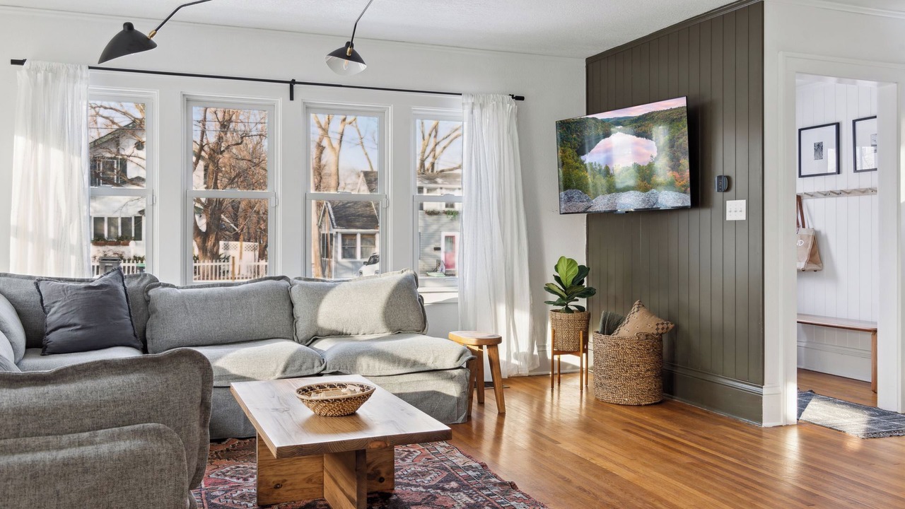 Photo of Livingroom in Linden Hills