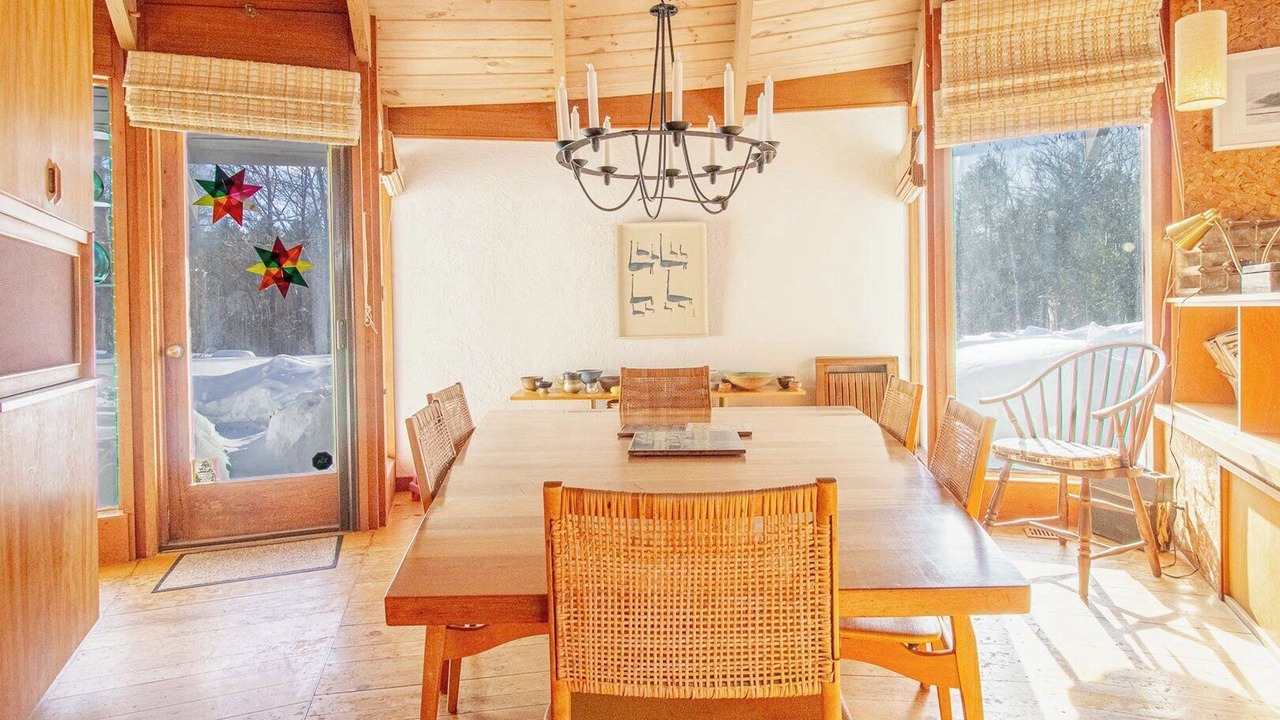 Photo of Livingroom in Central Frontenac