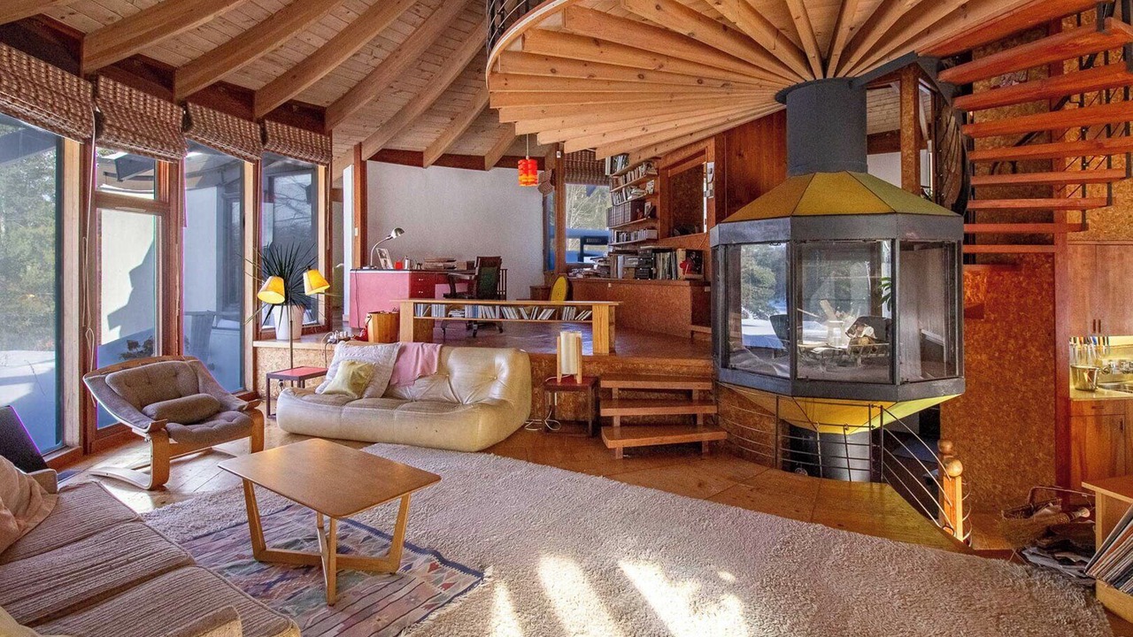 Photo of Livingroom in Central Frontenac