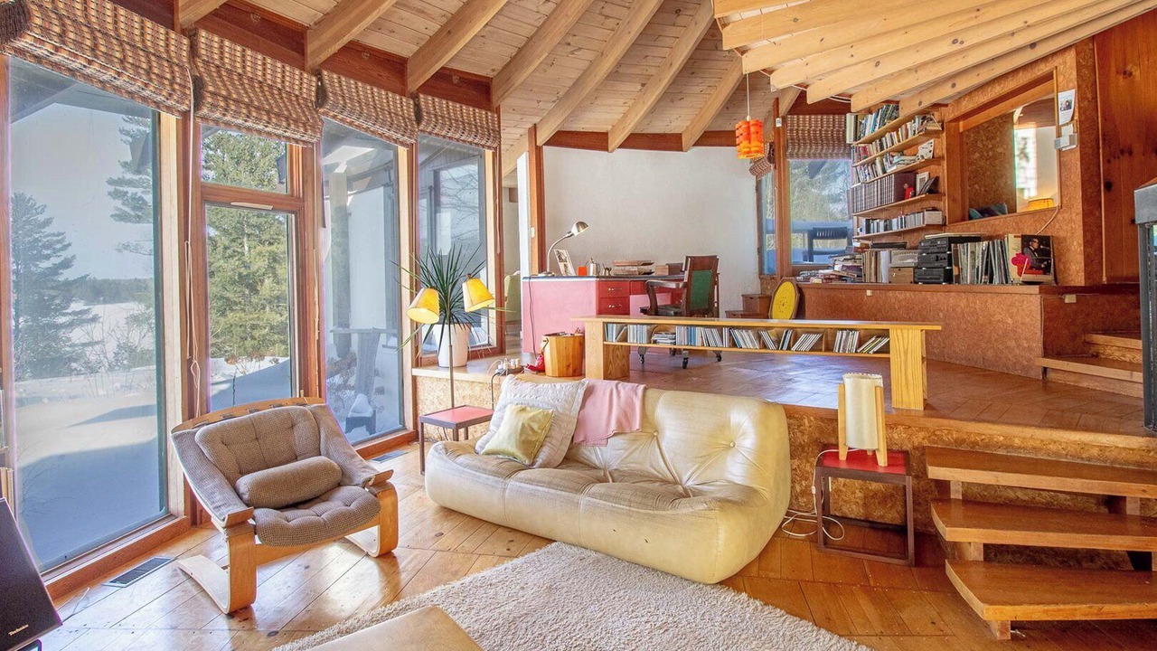 Photo of Livingroom in Central Frontenac
