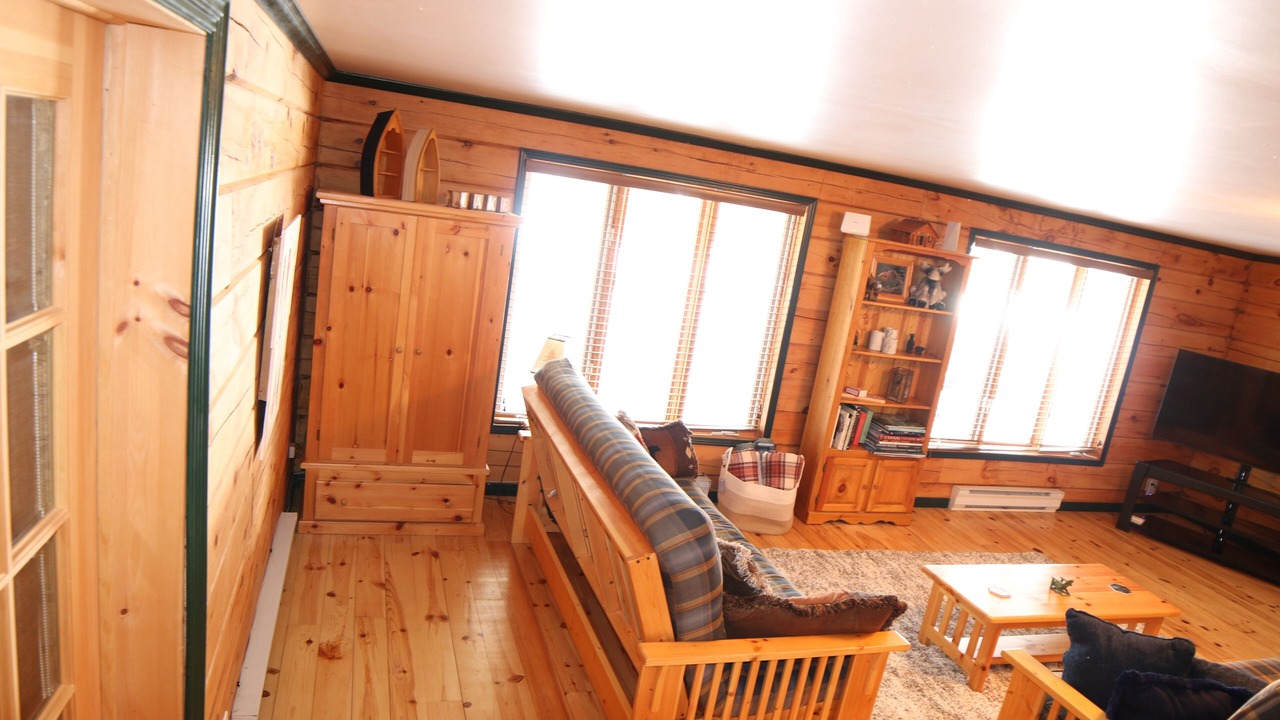 Photo of Livingroom in Algonquin Highlands