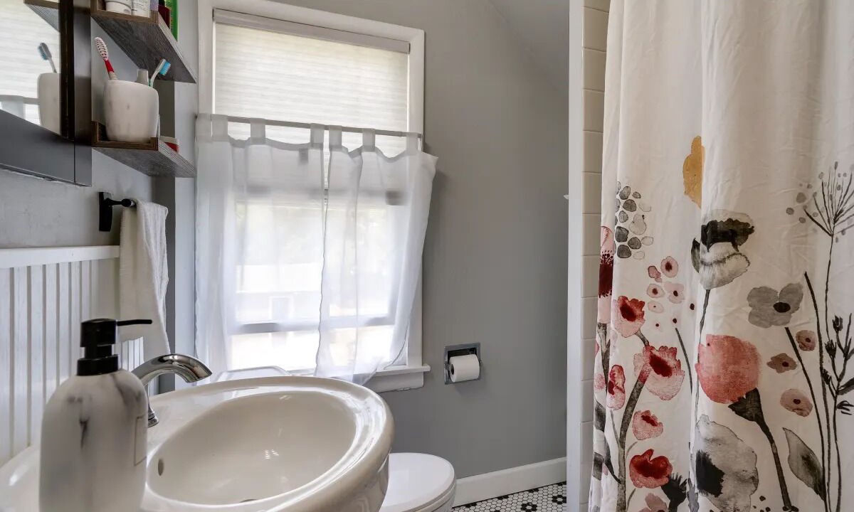 Photo of Bathroom in Merriam Park