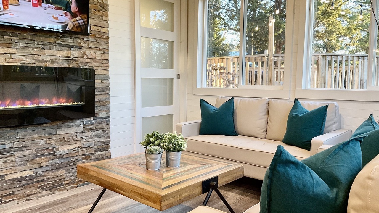 Photo of Livingroom in Lansdowne