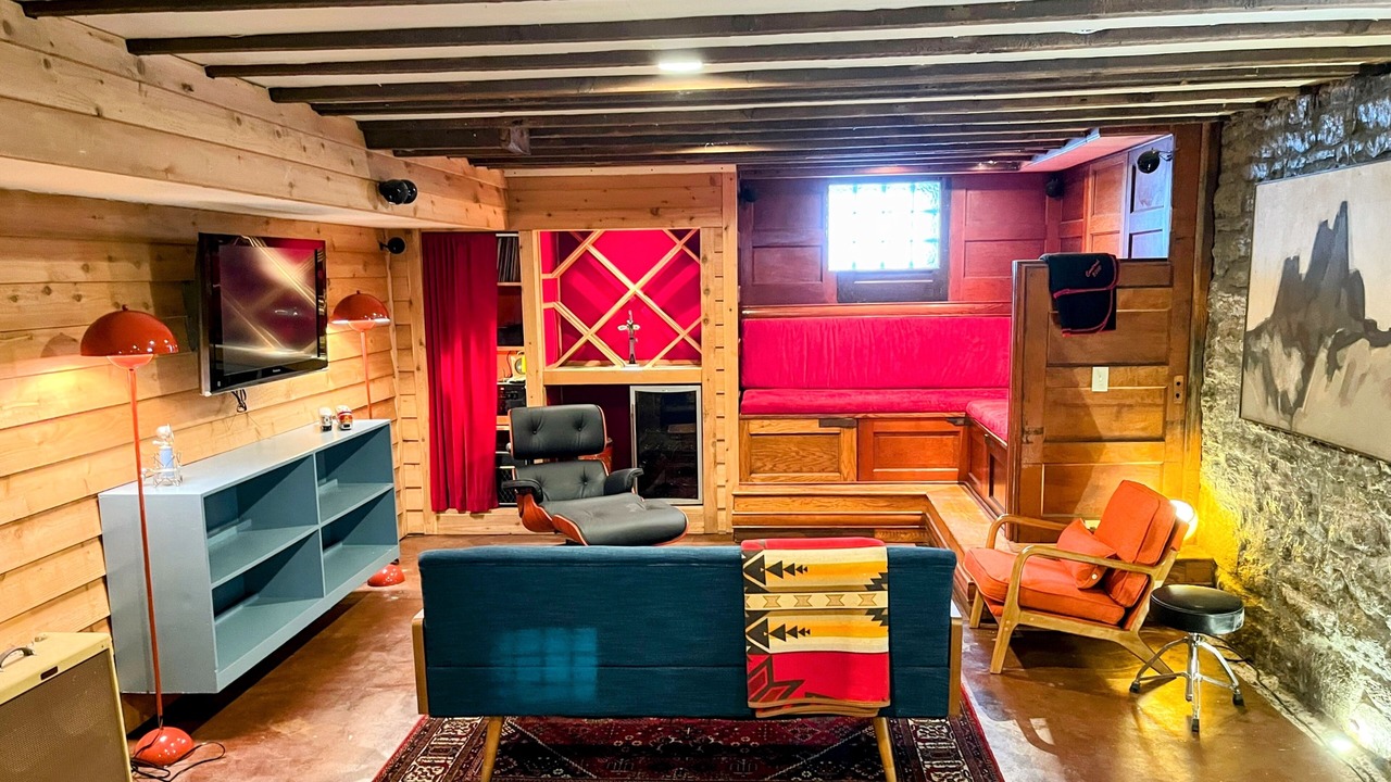 Photo of Livingroom in Summit - University