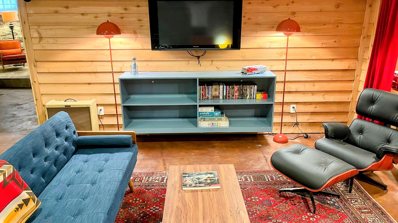 Photo of Livingroom in Summit - University