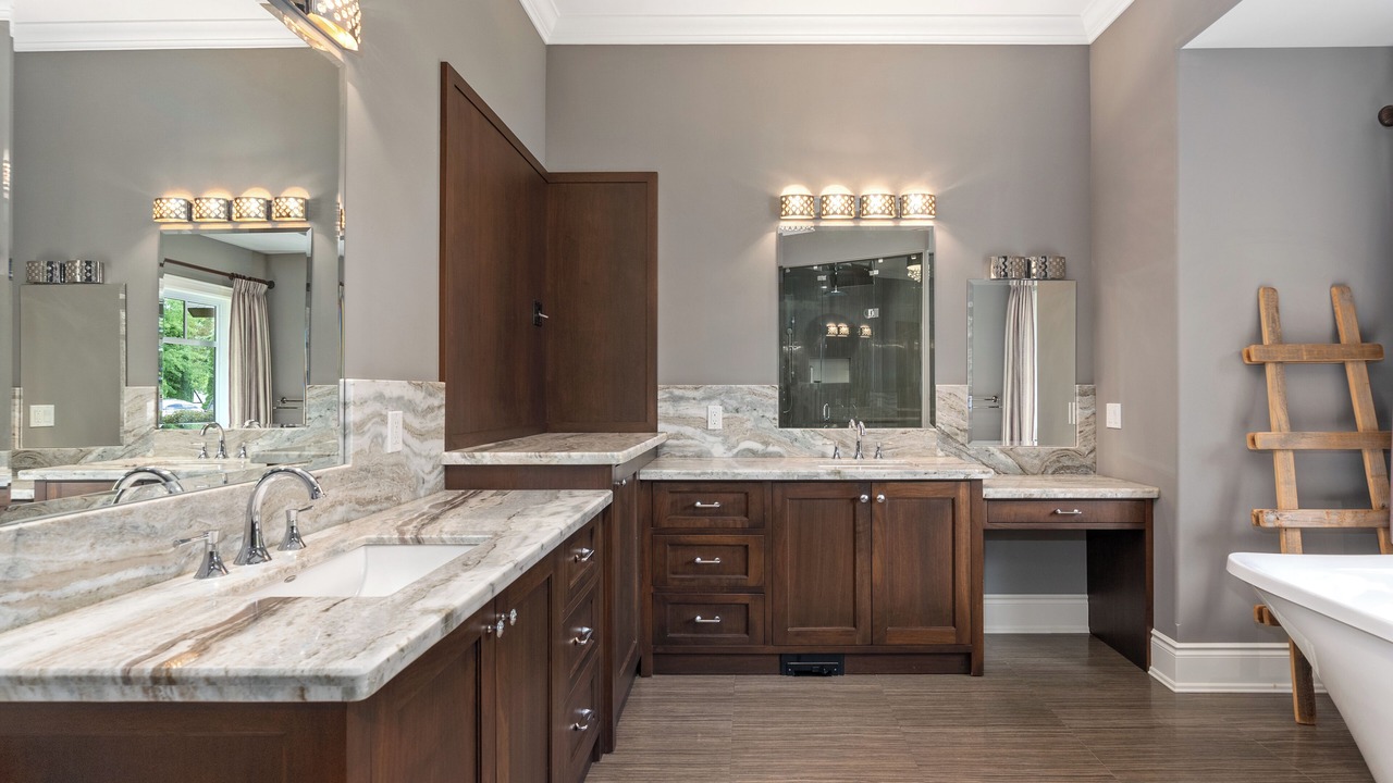 Photo of Bathroom in Oro Station